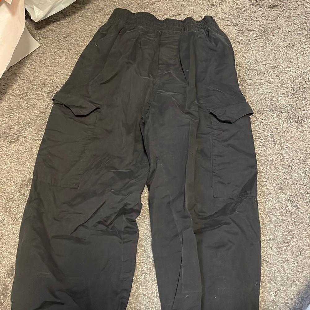 urban cargos can be tightened at the bottom